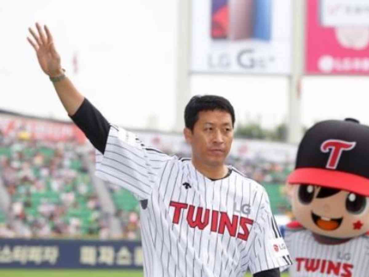 Baseball in South Korea  Paul watching the LG Twins in Seoul