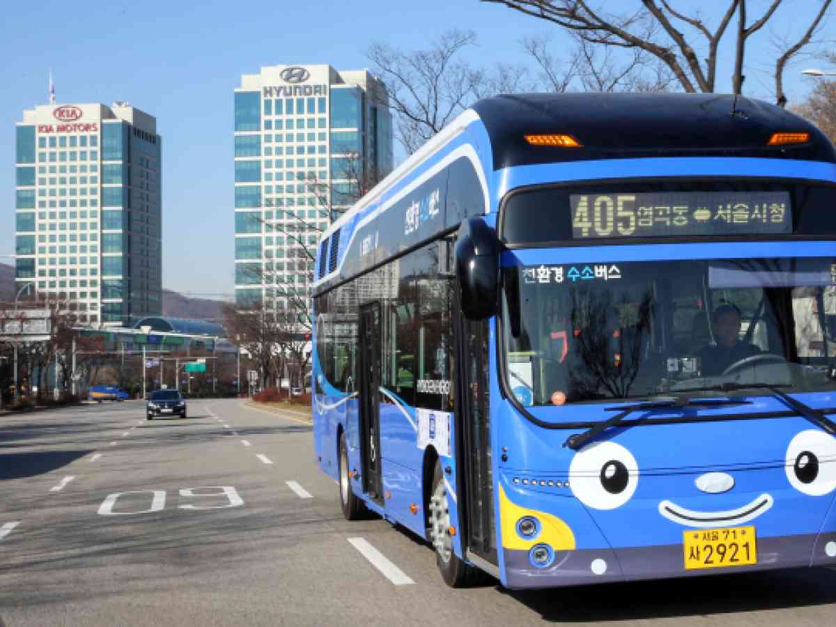 Seoul starts to run hydrogen-powered city bus