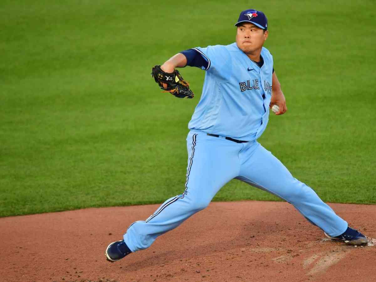 Hyun-Jin Ryu and his bride-to-be have the baseball-field