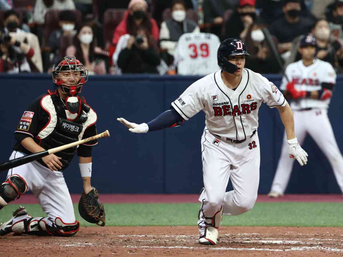 LG Twins retain free agent outfielder Kim Hyun-soo : r/KBO