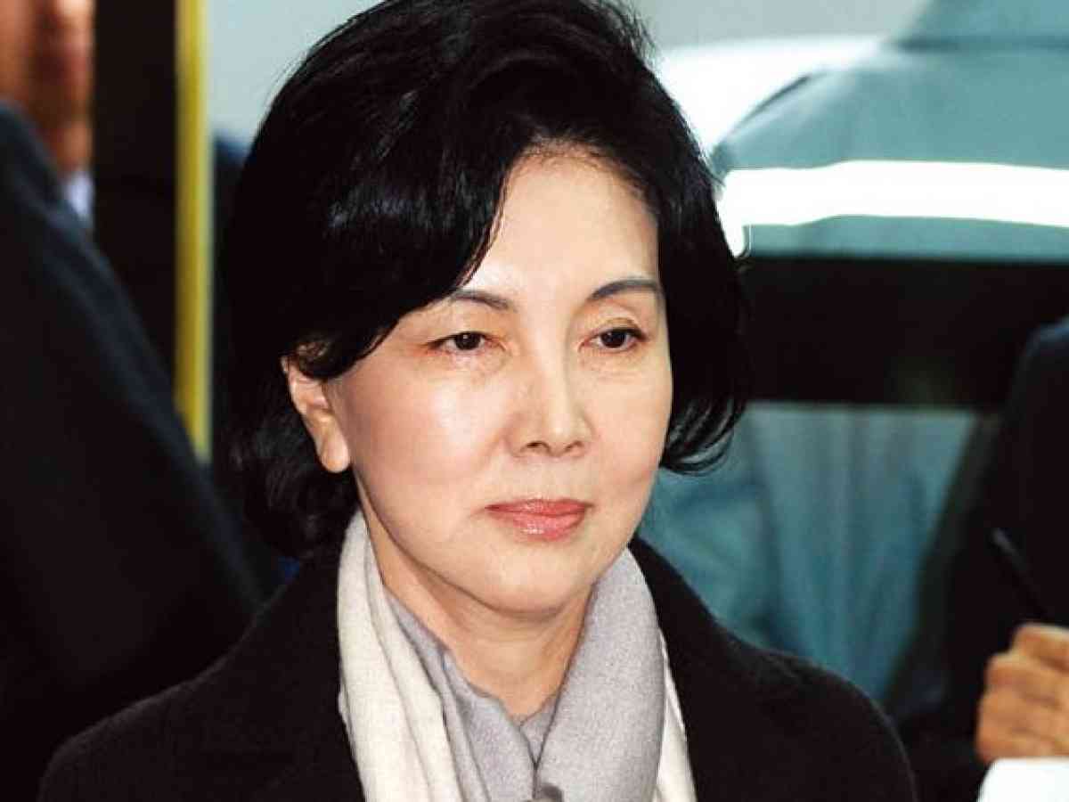 Hong Ra-hee reduces her Samsung Electronics stake