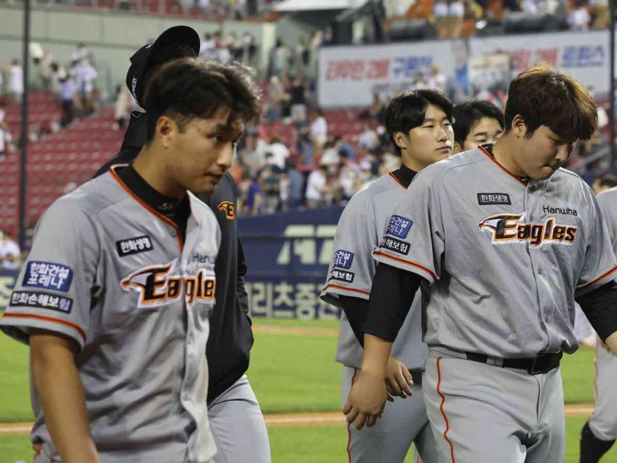 Stuck in middle ground, S. Korean baseball faces painful transition