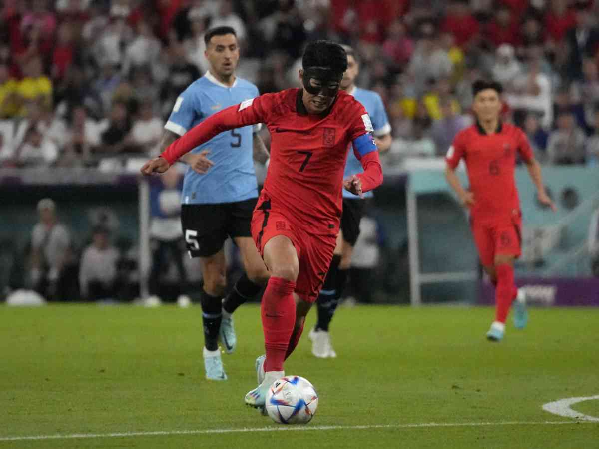 South Korea holds Uruguay to 0-0 draw at World Cup