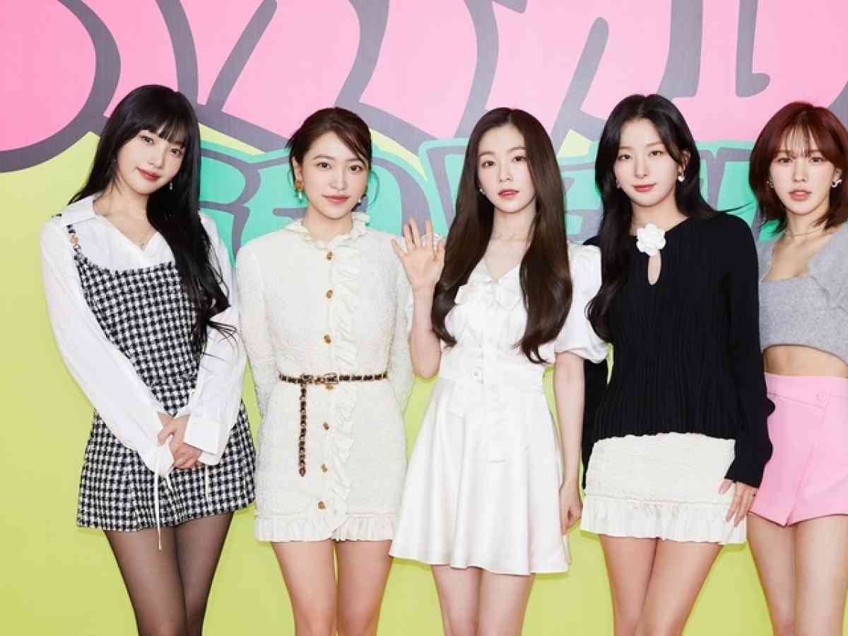 K-pop girl group NewJeans sells over 310,000 copies of EP 'New Jeans' in  one week