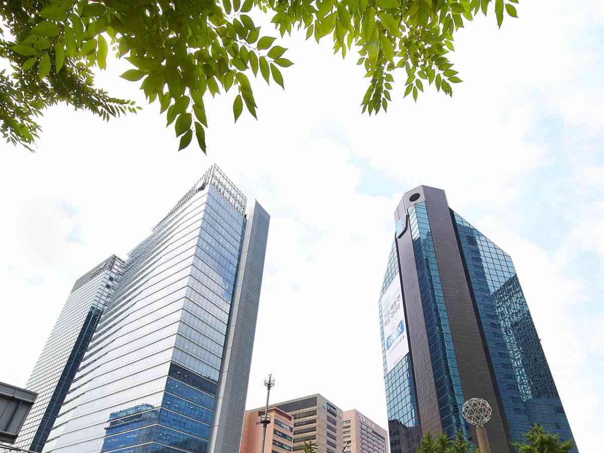 Shinhan Bank to Open Up Polish Office - Businesskorea