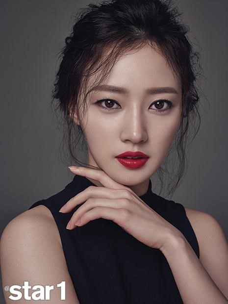actress-song-ha-yoon-reportedly-leaving-jyp-entertainment-after-6-years