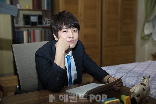 Entrevista a Kim Jeong Hoon en Herald Pop Restmb_jhidxmake.php?idx=5&simg=201610101816204681210_20161011001412_01