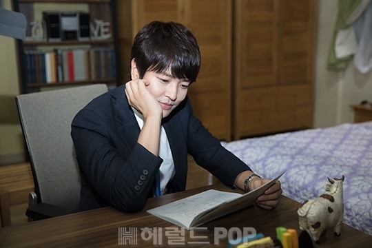 Entrevista a Kim Jeong Hoon en Herald Pop Restmb_jhidxmake.php?idx=5&simg=201610101816394694454_20161011001533_01