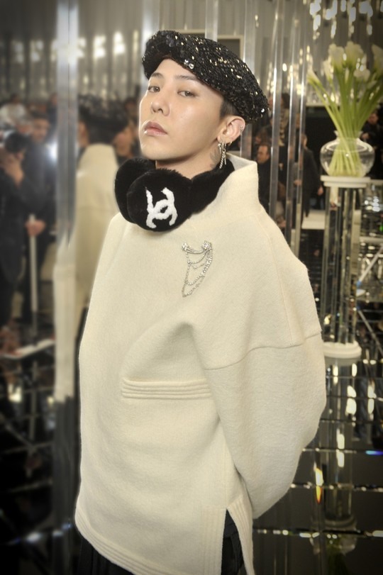 G-Dragon, Park Shin-hye spotted at Chanel event