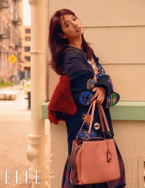 Park Shin-hye in spotlight for modern 'Autumn look