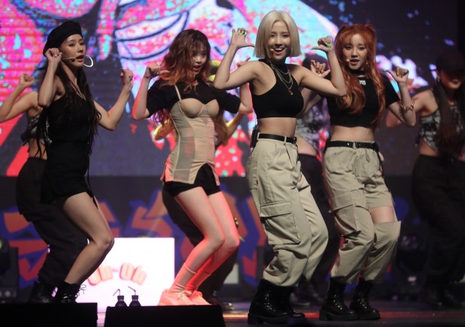 G I Dle Explains Why It Landed On Hip Hop With Uh Oh