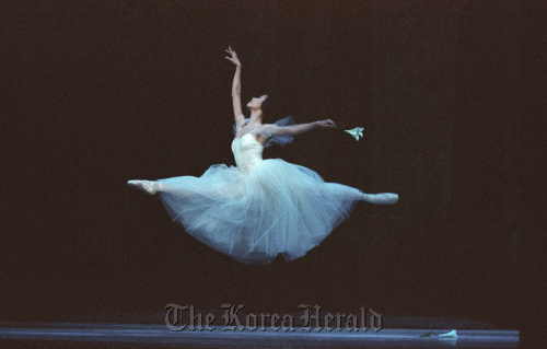 A scene from “Giselle.” (Korea National Ballet Company)