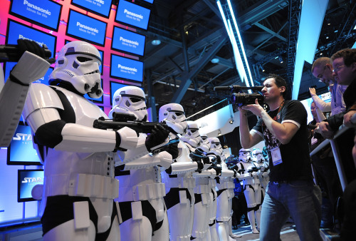 Star Wars Stormtroopers await the arrival of Darth Vader at the Panasonic CES 2011 booth to announce the upcoming release of “Star Wars: The Complete Saga” on Blu-ray in Las Vegas on Thursday. (AP-Yonhap News)