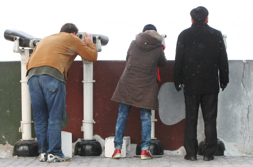 Tourists look through telescopes at North Korean territory from an observatory in Paju, Gyeonggi Province, Wednesday. (Yonhap News)