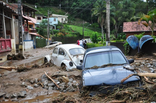 Torrential summer rains tore through Rio de Janeiro state's mountains, killing at least 140 people in 24 hours, Brazilian officials said Wednesday. (AP-Yonhap News)