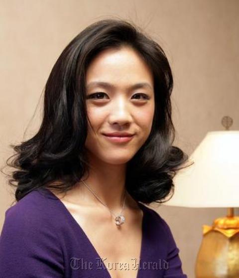 Chinese actress Tang Wei poses at a press conference in Seoul for her film “Lust, Caution” in 2007. (Yonhap News.)