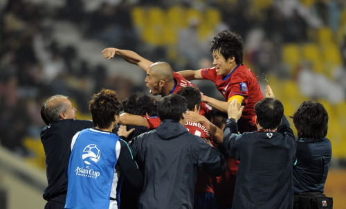 Korean players celebrate after they scored during a quarterfinal of the Asian Cup Qatar 2011 against Iran in Doha, capital of Qatar, Jan. 22, 2011. South Korea beat Iran 1-0. (Xinhua-Yonhap News)