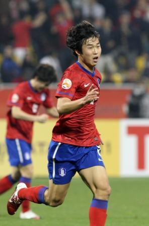 South Korea's player Yoon Bit Ga Ram celebrates after scored a goal during their AFC Asian Cup Quarter Finals soccer match against Iran. (Yonhap News)