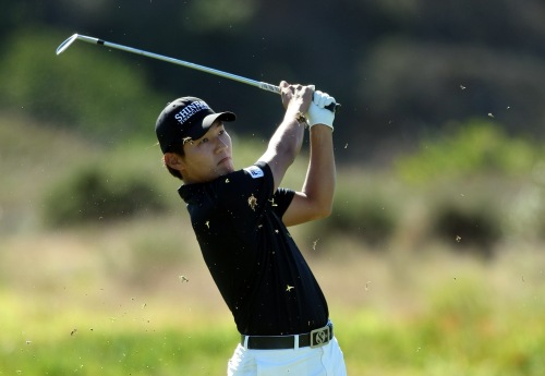 Sunghoon Kang of Korea hits off the 6th fairway during the first round of the Farmers Insurance Open at Torrey Pines on Thursday in La Jolla, California. (AFP-Yonhap News)