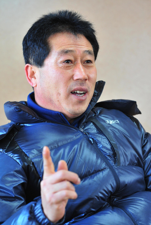 Moon Bong-gi, head coach of the national athletics team, s ays the Da egu World Championships will be a turning point for athletics in Korea. (Kim Myung-sub/The Korea Herald)