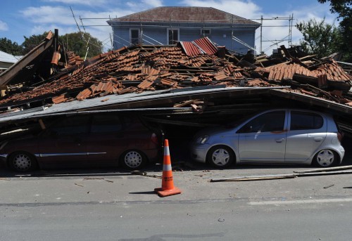 Quake-damaged vehicles are seen in Christchurch, New Zealand, on Feb. 27, 2011. The confirmed death toll from the New Zealand Christchurch earthquake rose to 146 on Sunday, while the number of missing people remains at more than 200. (Xinhua-Yonhap News)
