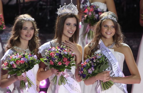 Natalia Gantimurova (C), winner of Miss Russia 2011, poses for photos during the final of Miss Russia pageant in Moscow, Russia, March 5, 2011.