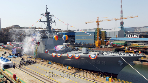 South Korea’s third Aegis-equipped destroyer, the Seoae Ryu Seong-ryong, is launched at a shipyard in Ulsan on Thursday. (Yonhap News)