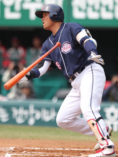 Third baseman Kim Dong-ju is looking to carry Doosan deep into the playoffs this season. (Yonhap News)