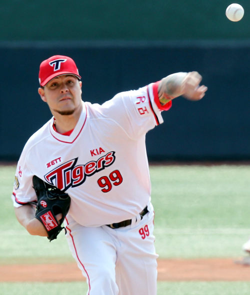 Starting pitcher Travis Blackley will try to bring the KBO title back to Kia. (Yonhap News)