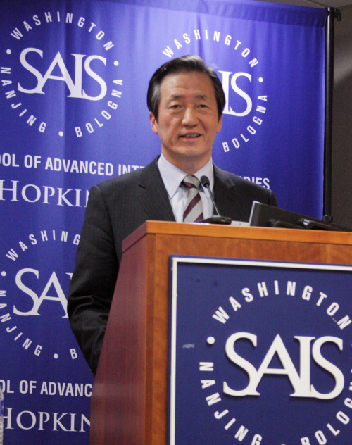 Rep. Chung Mong-joon gives a lecture at Johns Hopkins Uni­versity’s School of Advanc­ed International Studies in Washington on Tuesday. (Yonhap News)