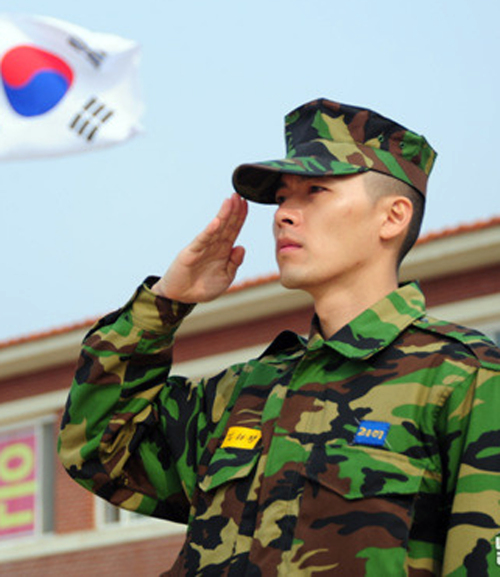 Actor Hyun Bin in uniform from an official Marine Corps blog. (Yonhap News)