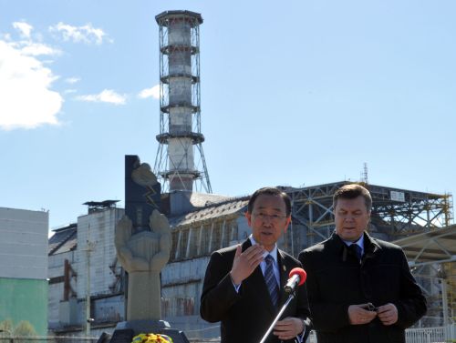 United Nations Secretary-General Ban Ki-moon (left) addresses media as Ukraine’s President Viktor Yanukovych listens during a visit to Chernobyl power station on Wednesday, few days ahead of the 25th anniversary of the 1986 nuclear explosion on April 26. (AFP-Yonhap News)