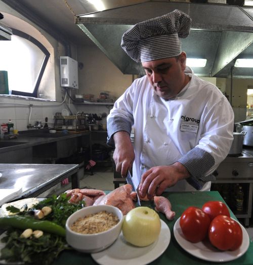 Group restaurant chain cook Malkhaz Maisashvili prepares peasant food at a restaurant in Tbilisi. (AFP-Yonhap News)