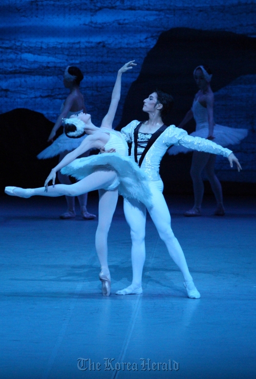 A scene from “Swan Lake” by Korea National Ballet. (Korea National Ballet)
