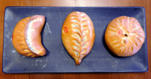 Zhiwei’s signature oven-baked dumplings come in three flavors — (from left) seafood, meat and vegetable. (Kim In-su/The Korea Herald)