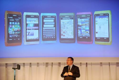 Nokia president and chief executive Stephen Elop speaks at the Nokia Connection conference on the sidelines of the CommunicAsia exhibition and conference in Singapore on Tuesday. (AFP-Yonhap News)