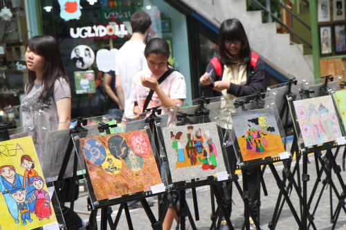 People look at winning pictures from the Europe-Korea Foundation’s Autistic Children’s Drawing Contest in Seoul. (EFK)