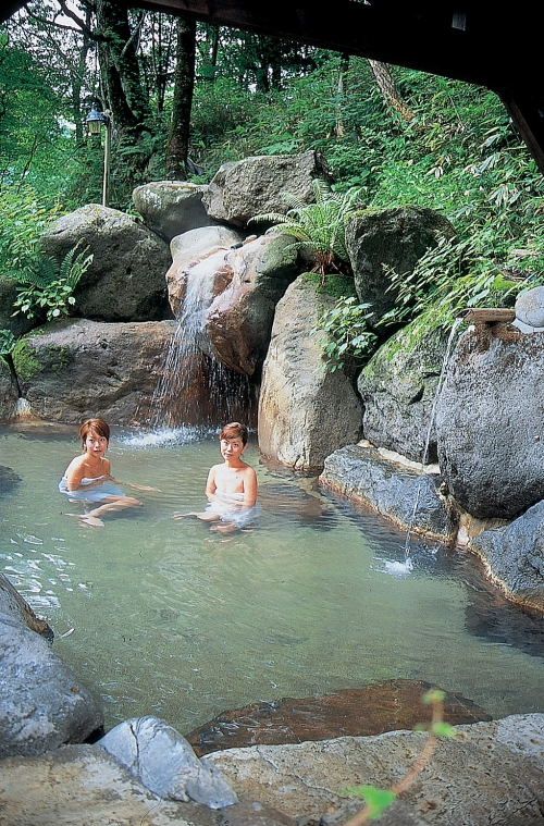 Open air bath in Okuhida hot springs village (Takayama City)