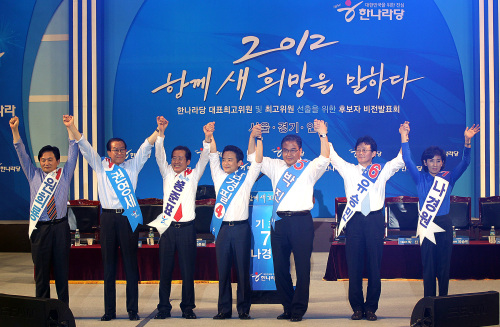 Candidates running for the leadership of the governing Grand National Party at a joint campaigning session in Bucheon, Gyeonggi Province, Saturday. (Yonhap News)