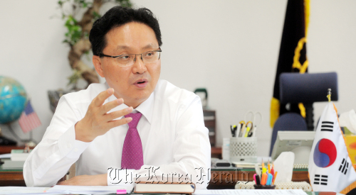 Cho Myung-chul, the new chief of the Education Center for Unification, the highest government post to be taken by a North Korean defector, talks in a recent interview with The Korea Herald. (Ahn Hoon/The Korea Herald)