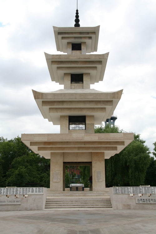 A pagoda in Ankara commemoratingTurkish veterans of the Korean War(Kim Hoo-ran/The Korea Herald)