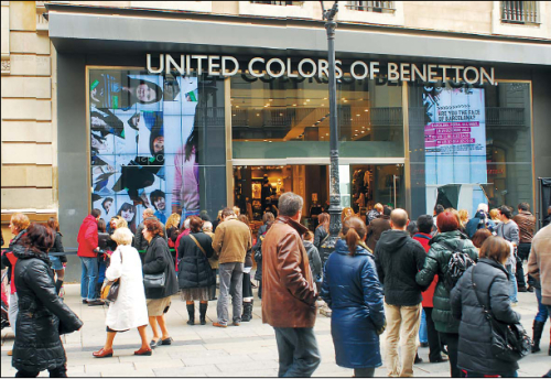Crowd is gathered in front of the Benetton Live Window in Barcelona, Spain. (Fabrica)