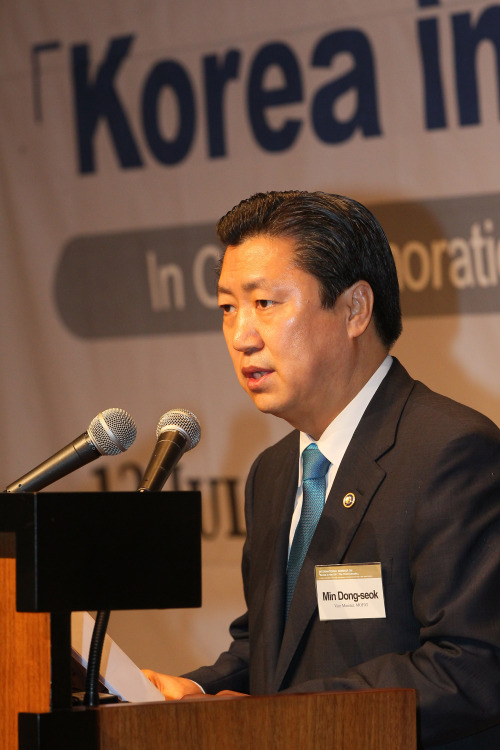 Vice Foreign Minister Min Dong-seok speaks at “Korea in the U.N.: The Third Decade,” a conference in Seoul, Tuesday, celebrating the 20th anniversary of South Korea’s joining the United Nations.  (Yonhap News)