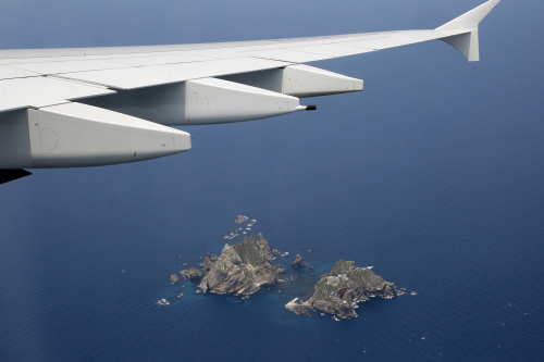 Dokdo islets seen from Korean Air’s A380 flight on June 16 (Yonhap News)
