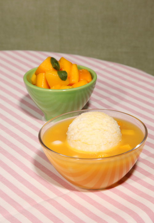 Mango Six offers a Hong Kong-inspired Asian summer dessert with their refreshing “mango (coconut) ice and rice ball” treat. Rich coconut yogurt ice cream and nubs of sticky rice cake adorn a bowl full of slushed-up pureed mango. (Mango Six)