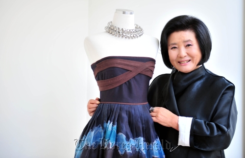 Lee Young-hee poses with her work. (Kim Myung-sub/The Korea Herald)