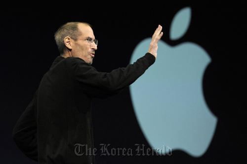 Steve Jobs, Apple Inc. CEO, waves to the audience before unveiling the iCloud storage system at the Apple Worldwide Developers Conference 2011 in San Francisco in June. (Bloomberg)