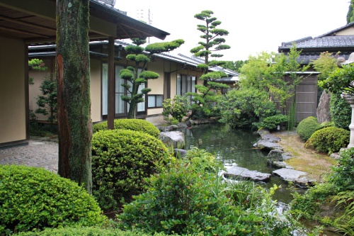 The private traditional garden attached to the suite building of a ryokan, or hot spring inn, in Saga, Kyushu. (Bae Hyun-jung/The Korea Herald)