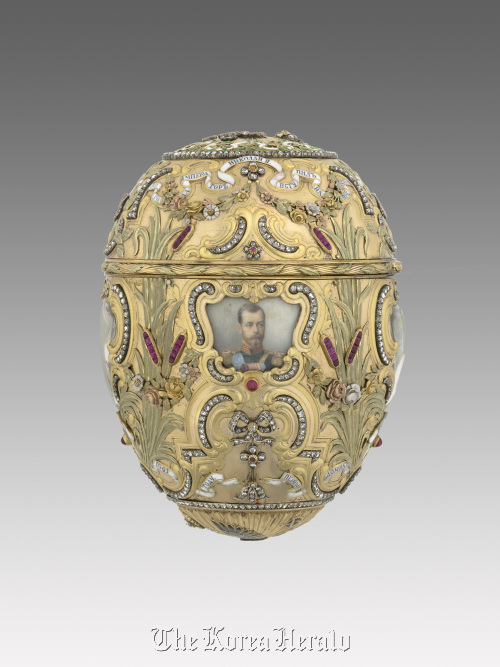 A Faberge 1903 Imperial Peter the Great Easter Egg which is part of an exhibit titled “Faberge Revealed” at the Virginia Museum of Fine Arts in Richmond, Virginia. (AP-Yonhap News)