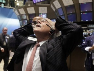 Trader Peter Tuchman works on the floor of the New York Stock Exchange Wednesday. (AP-Yonhap News)